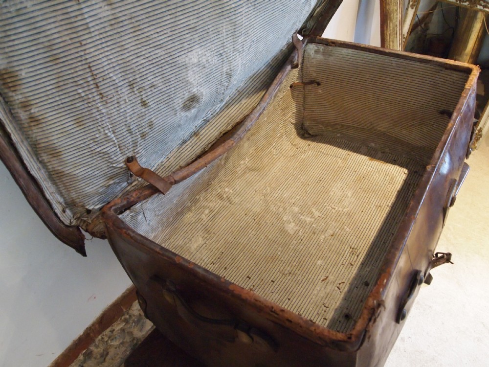 Suitcase trunk Leather Victorian by Reeves & Smith Bristol c1880 View V