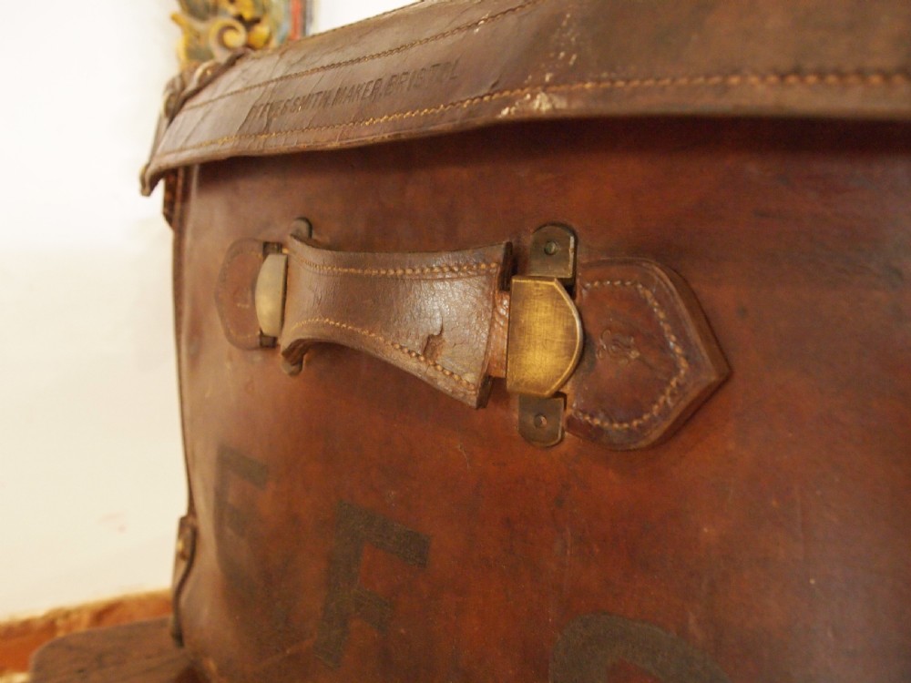 Suitcase trunk Leather Victorian by Reeves & Smith Bristol c1880 View VII