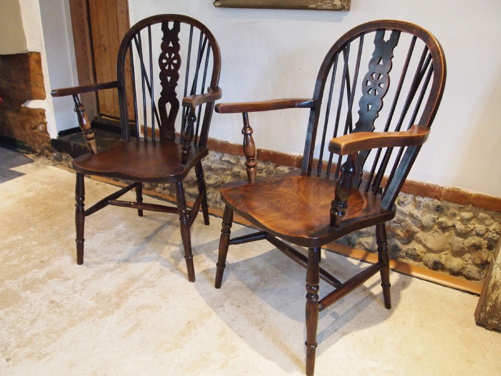 Chairs fine pair of Victorian Windsor wheelback carvers c1890 View VIII