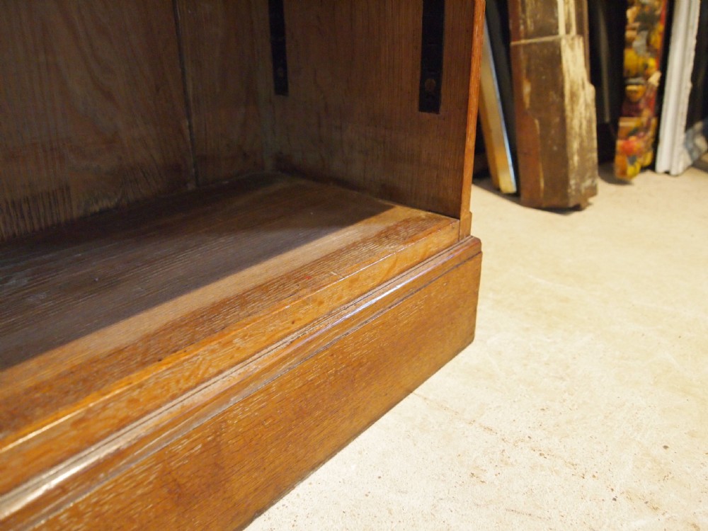 Bookcase quarter sawn Oak attri Heals c1900 View VI