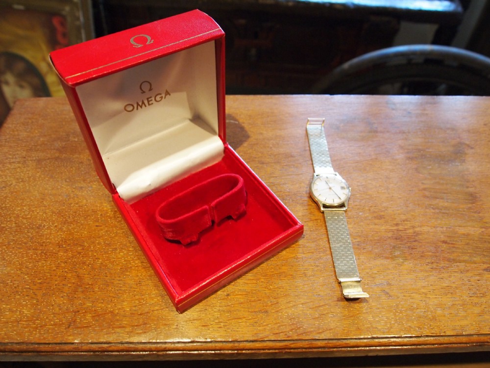 Watch Omega Geneve date solid 9ct Gold stunning rare bracelet c1960