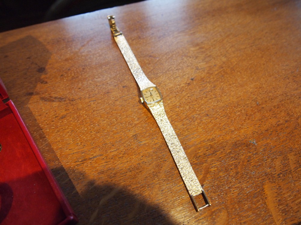 Watch ladies Omega solid 9ct Gold c1960 View II
