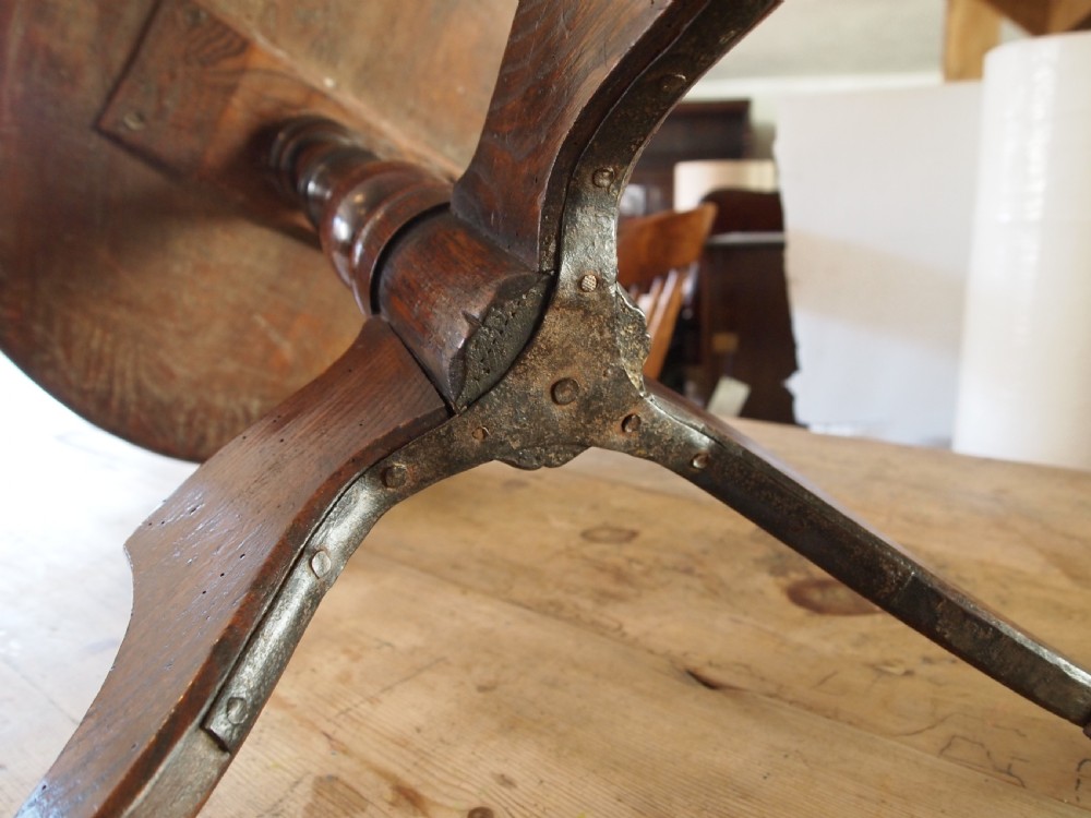 Table very rare George II Elm wine side lamp c1740 View III