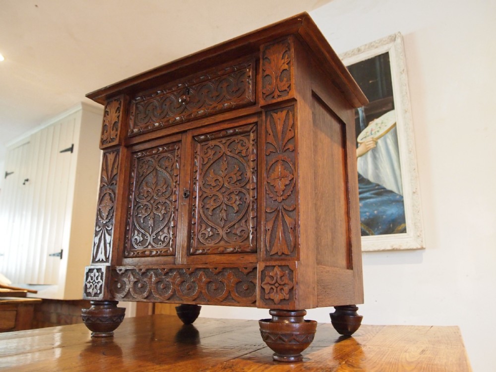 Chest of drawers rare Victorian Oak Arts and Crafts Collectors c1880