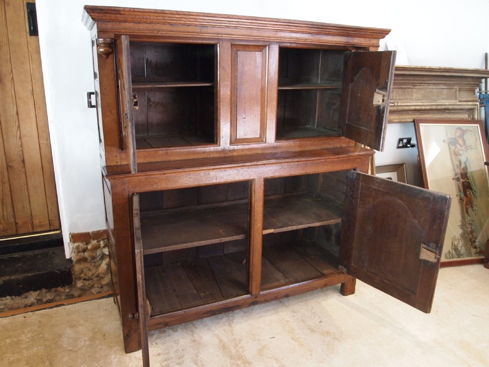 Cupboard stunning Welsh Oak Cwpwrdd Deuddarn c1740 View X