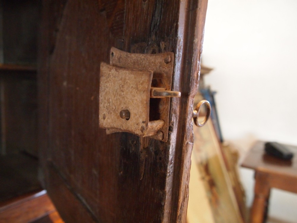 Cupboard stunning Welsh Oak Cwpwrdd Deuddarn c1740 View XI