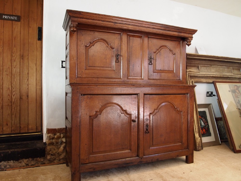 Cupboard stunning Welsh Oak Cwpwrdd Deuddarn c1740 View XIV