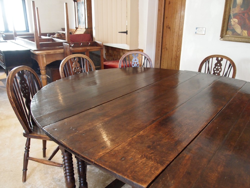 Table large Oak gateleg 18th century and later seats 8 c1700 View VIII