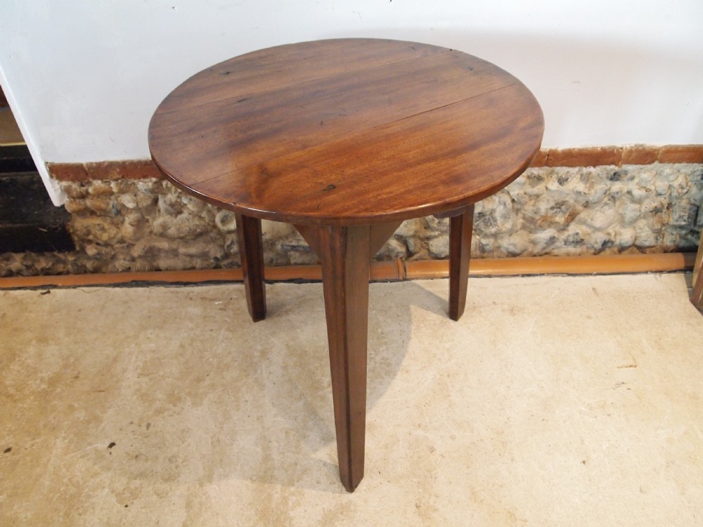 Table rare Victorian Cherry cricket or tavern table c1850 View III