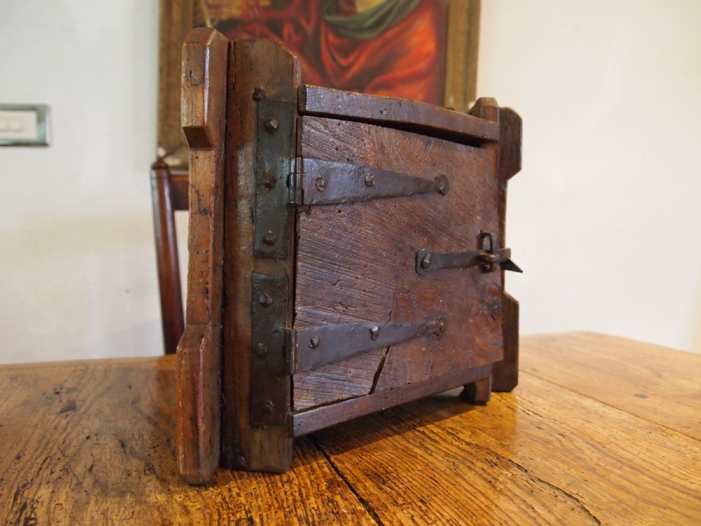 Cabinet very rare naive primitive Elm cupboard c1700 View III