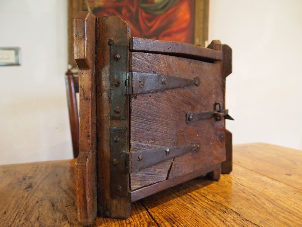 Cabinet very rare naive primitive Elm cupboard c1700 View XI