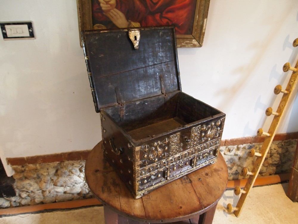 Chest rare small 18th century Zanzibar marriage chest c1740 View XI
