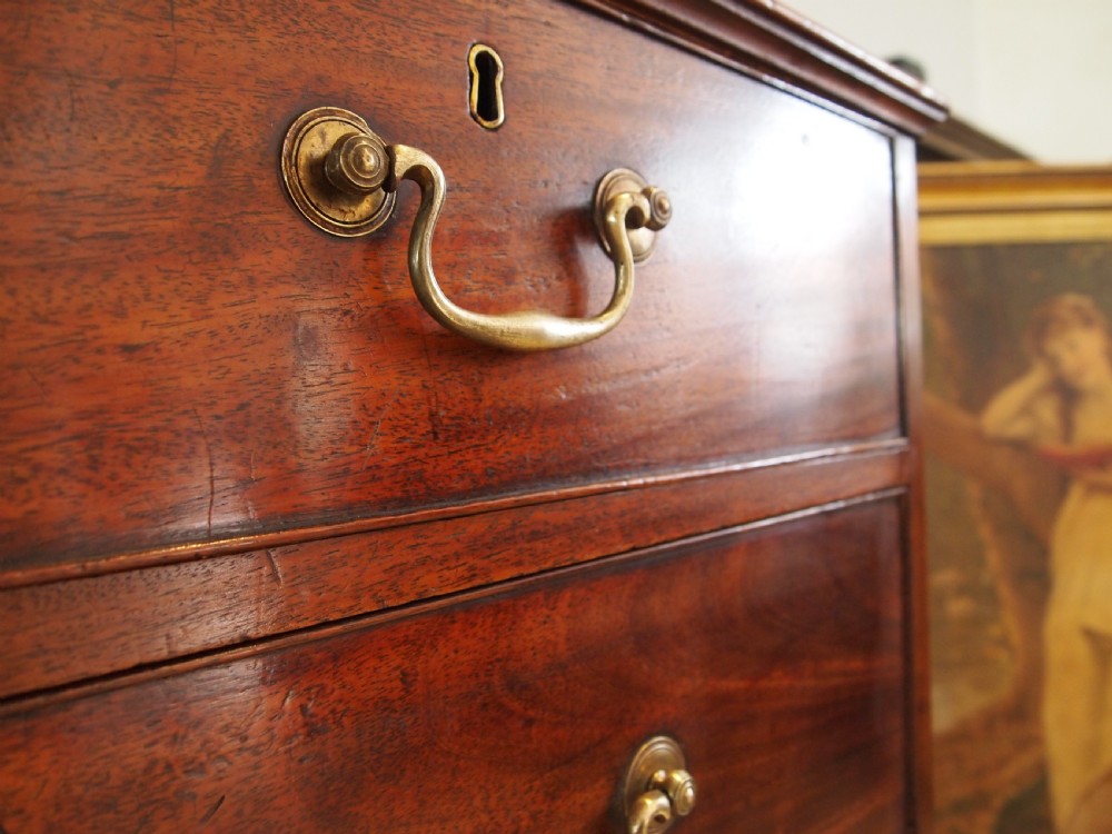 Chest of drawers stunning George III Mahogany c1780 View II