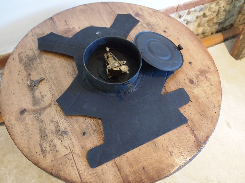 Clock very rare Toleware clock c1900 View VI