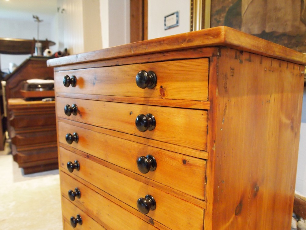 Chest of drawers Victorian collectors Pine c1880 View V