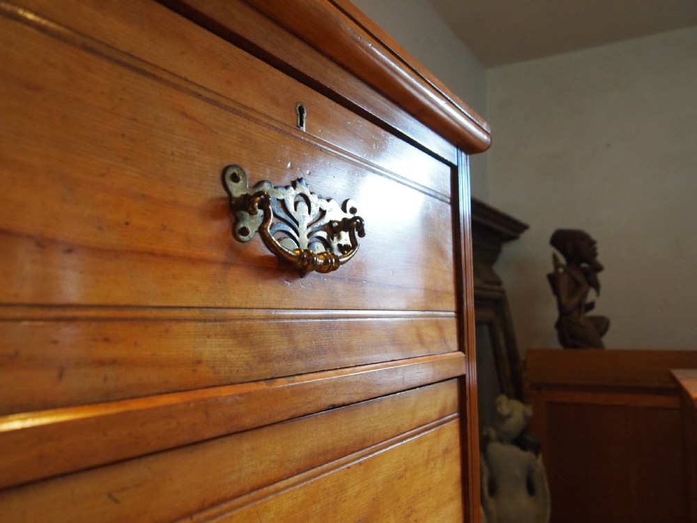 Chest of drawers Arts and Crafts Walnut c1900 View V