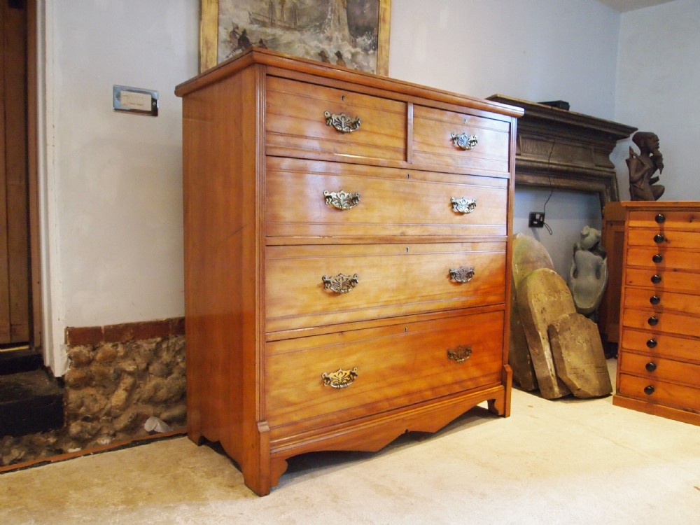 Chest of drawers Arts and Crafts Walnut c1900 View IX