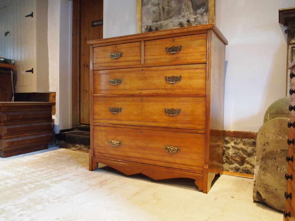 Chest of drawers Arts and Crafts Walnut c1900 View XIII