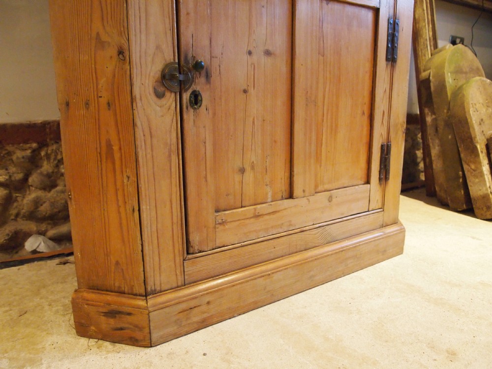 Cupboard stunning George III Pine corner cabinet c1790 View V