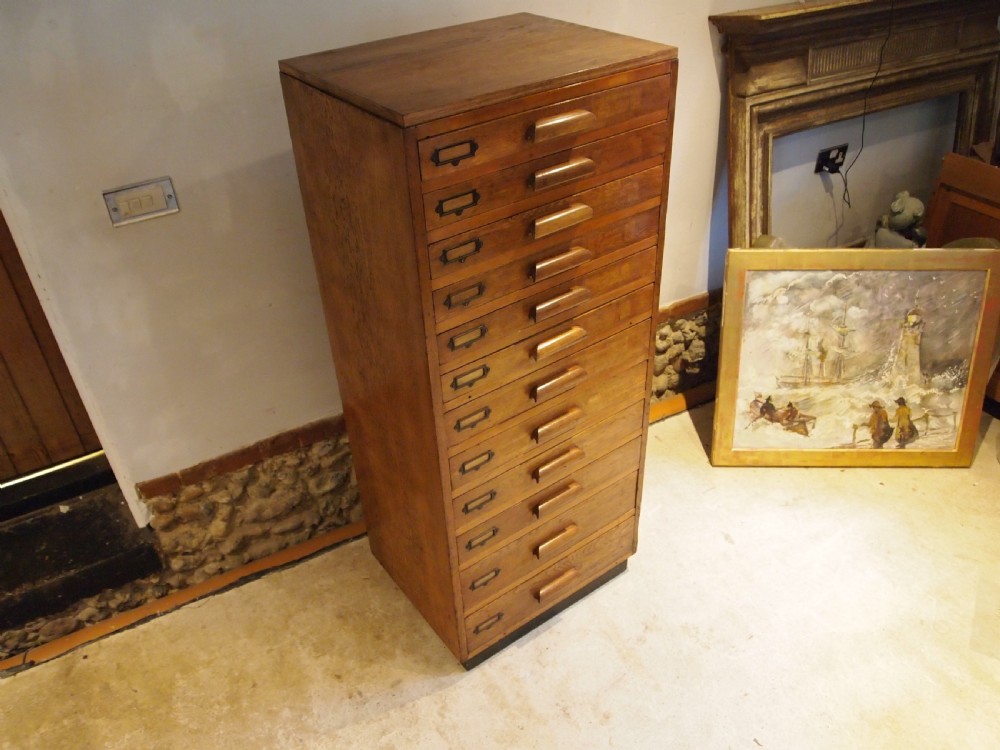 Collectors chest of drawers Heals style rare graduated Oak c1930