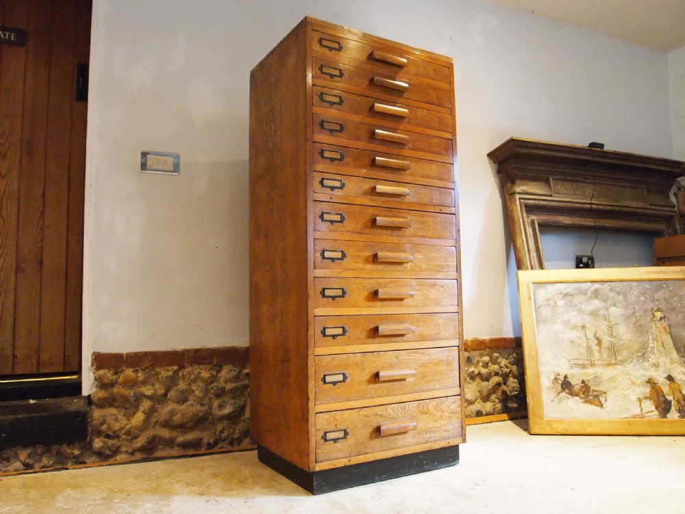 Collectors chest of drawers Heals style rare graduated Oak c1930 View III