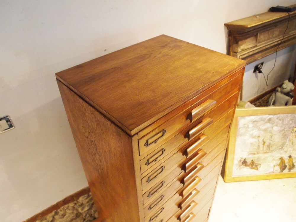 Collectors chest of drawers Heals style rare graduated Oak c1930 View VI
