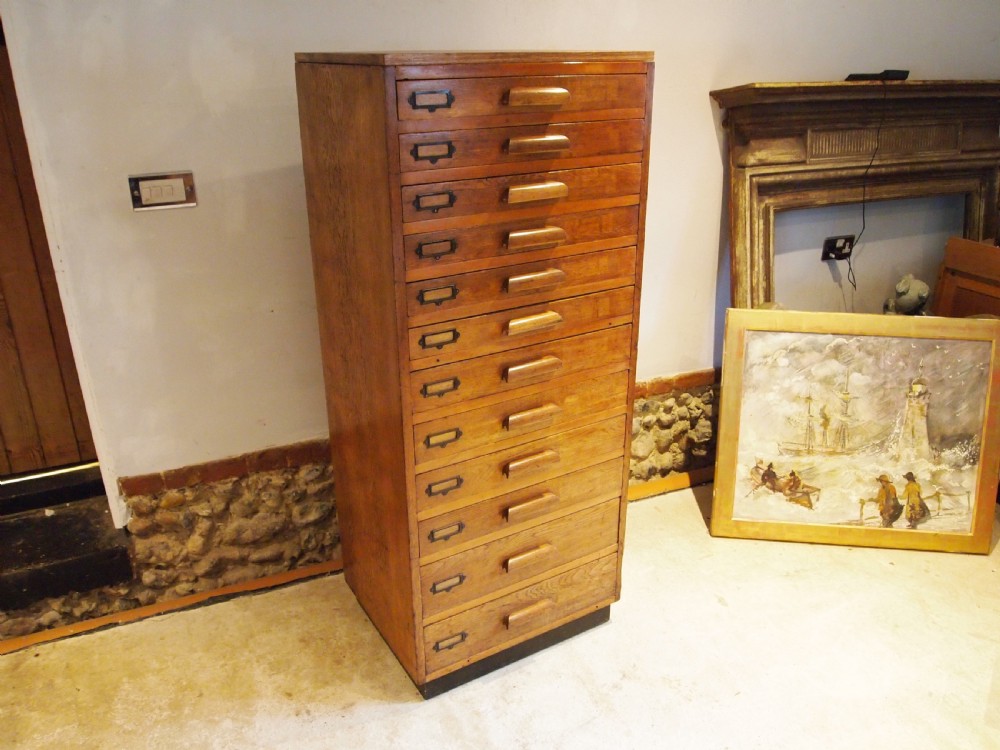 Collectors chest of drawers Heals style rare graduated Oak c1930 View VIII