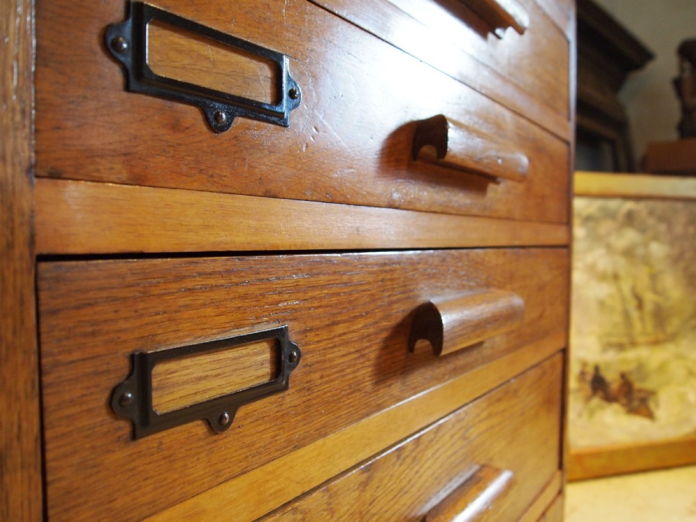 Collectors chest of drawers Heals style rare graduated Oak c1930 View IX
