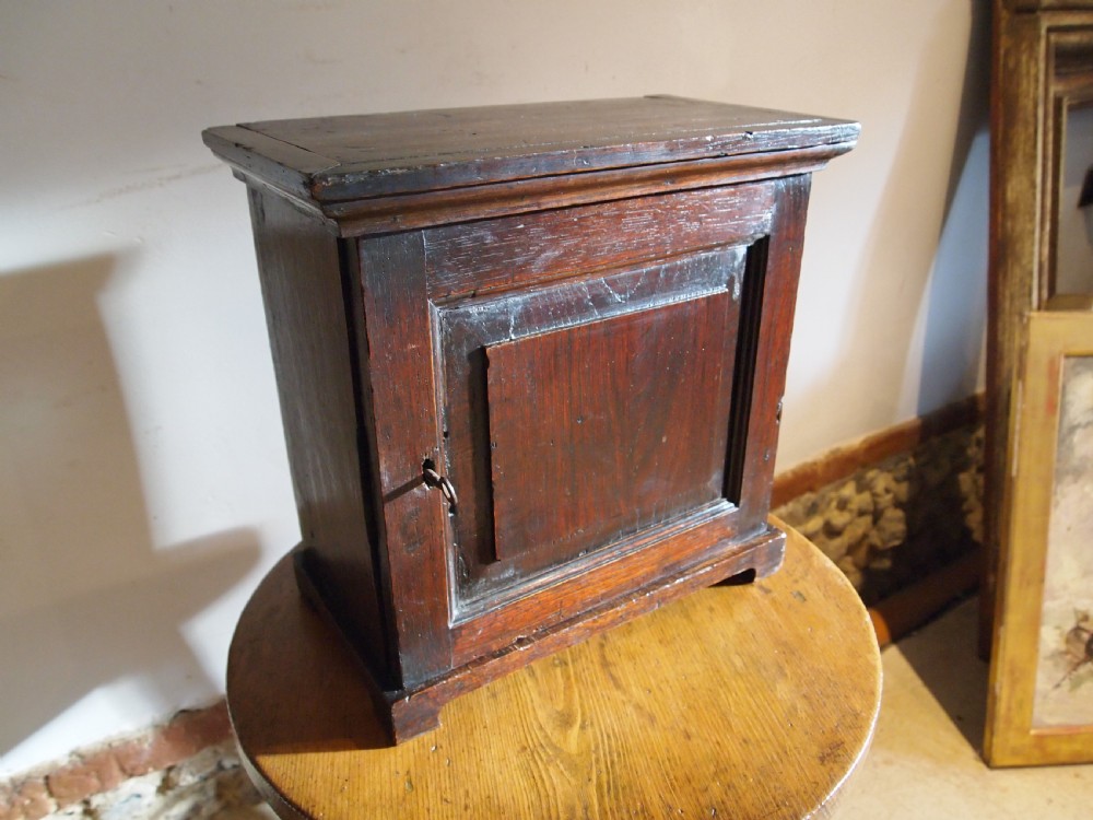 Cupboard spice cabinet George I Oak c1720 View XI