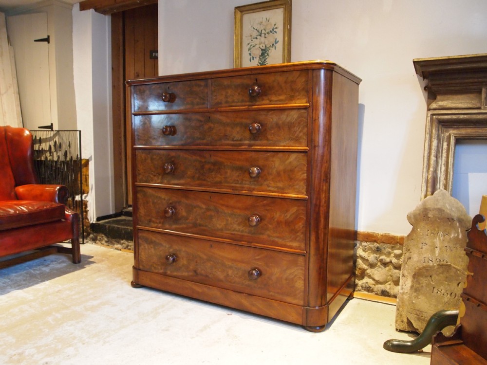 Chest of drawers stunning fine quality Victorian figured Mahogany c1850