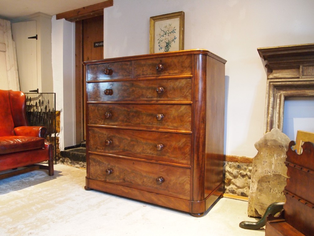 Chest of drawers stunning fine quality Victorian figured Mahogany c1850 View IV