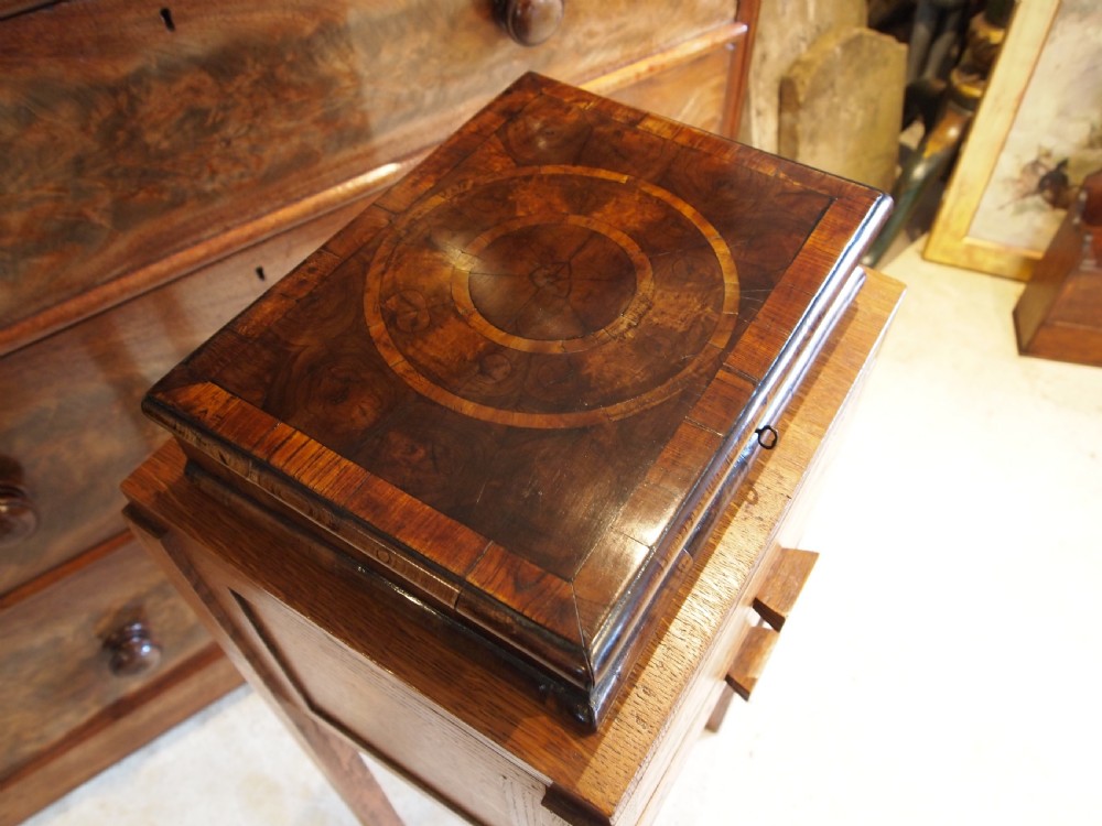 Box rare 17th century Oyster veneered Olive wood lace box c1690 View III