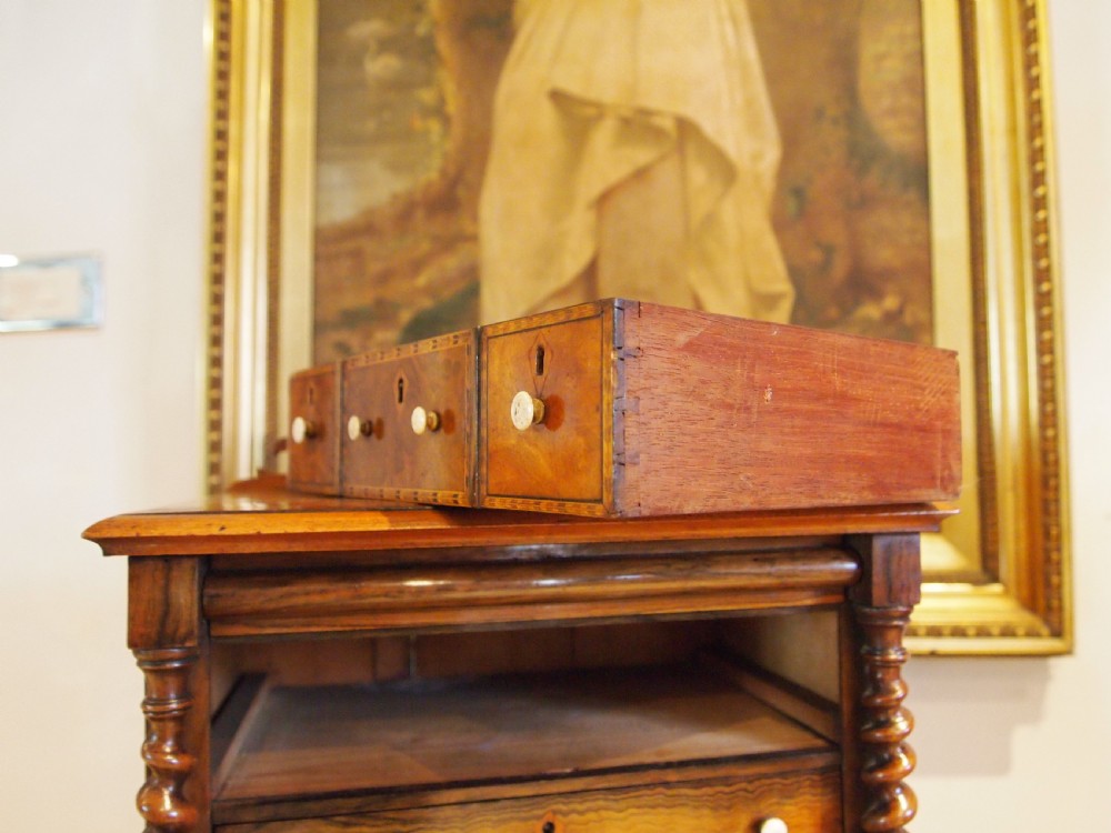 Chest of drawers Miniature Fine Victorian Walnut apprentice c1840 View XI