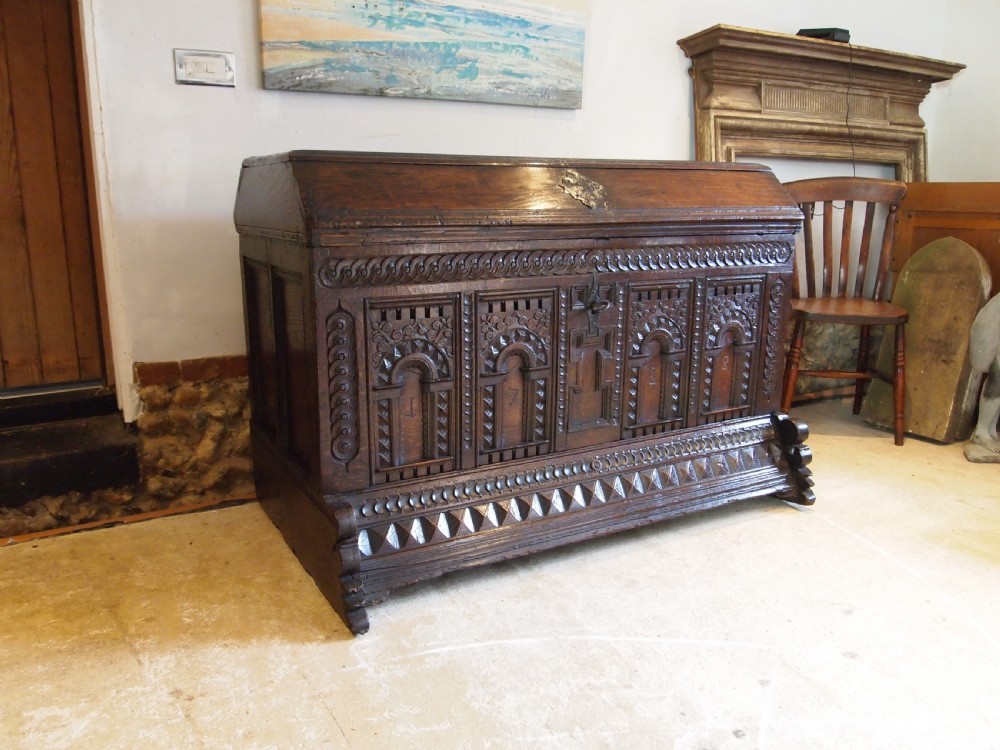 Coffer Magnificent chest blanket box Oak dated 1718 View II