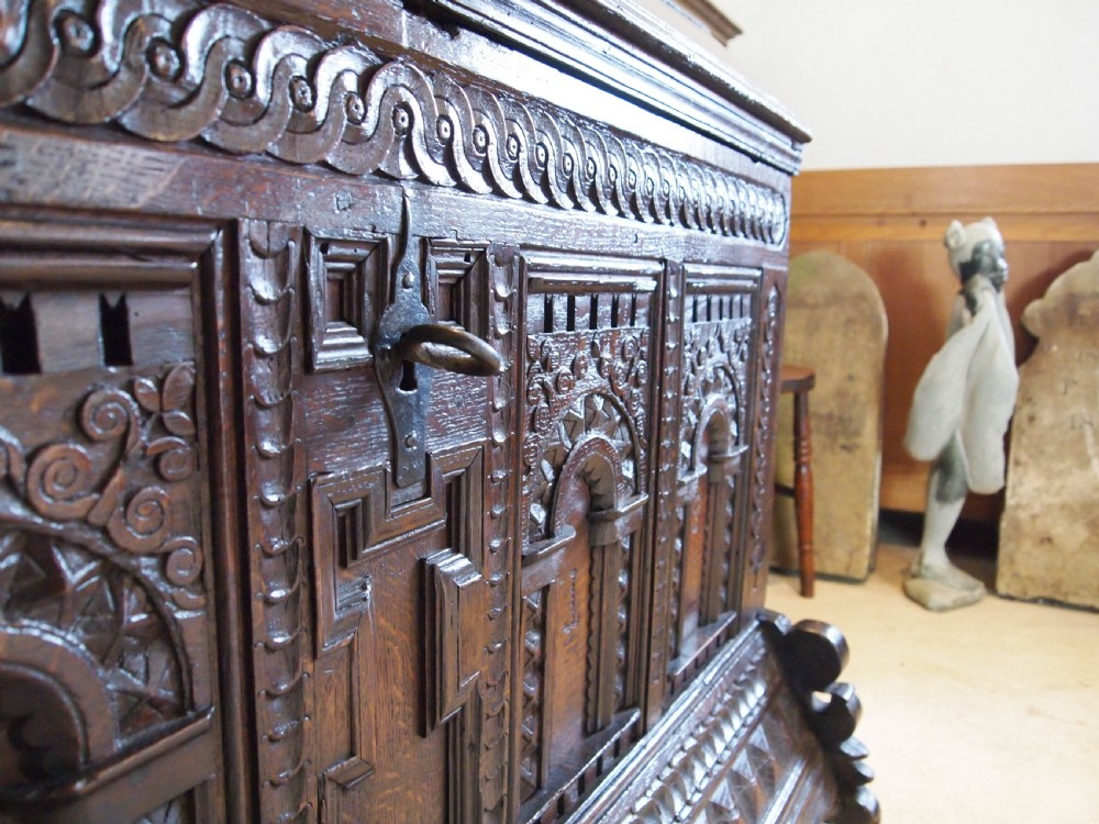 Coffer Magnificent chest blanket box Oak dated 1718 View V