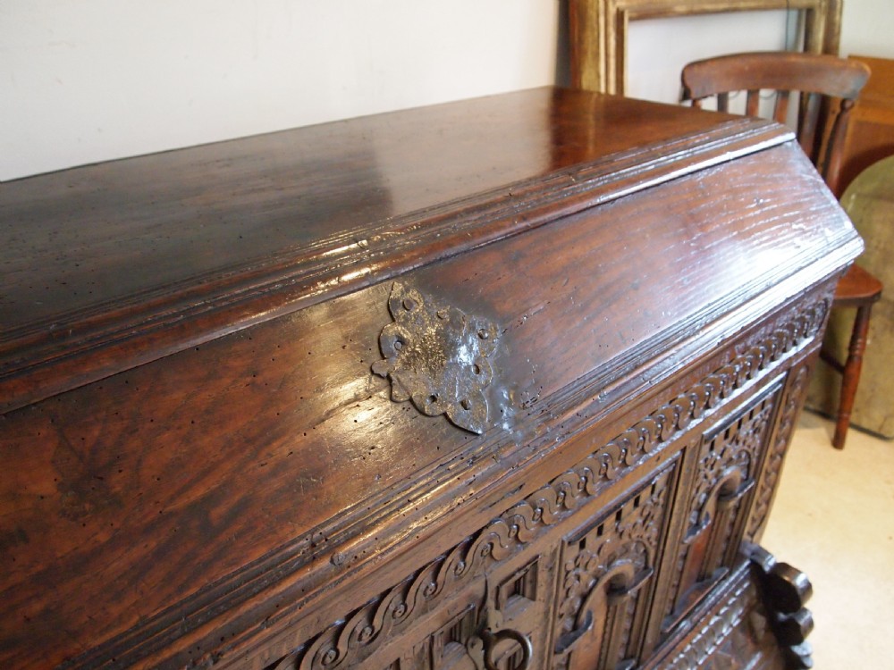 Coffer Magnificent chest blanket box Oak dated 1718 View VII