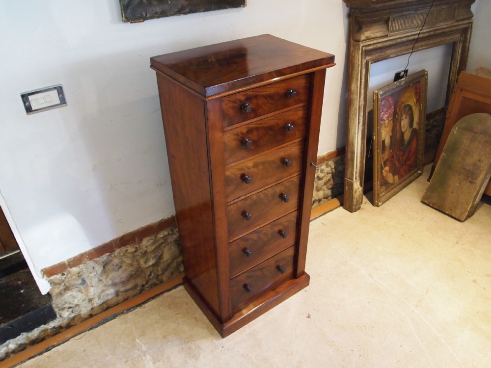 Chest of drawers fine Wellington flame Mahogany c1870