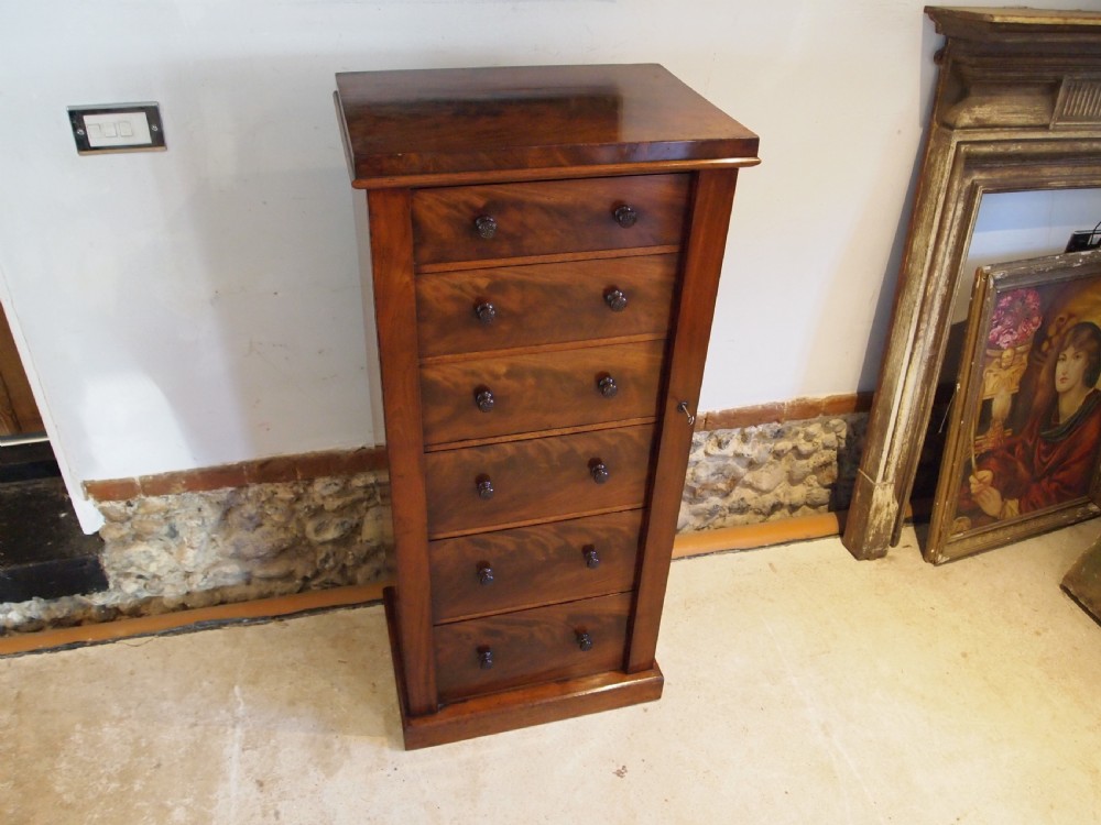 Chest of drawers fine Wellington flame Mahogany c1870 View II