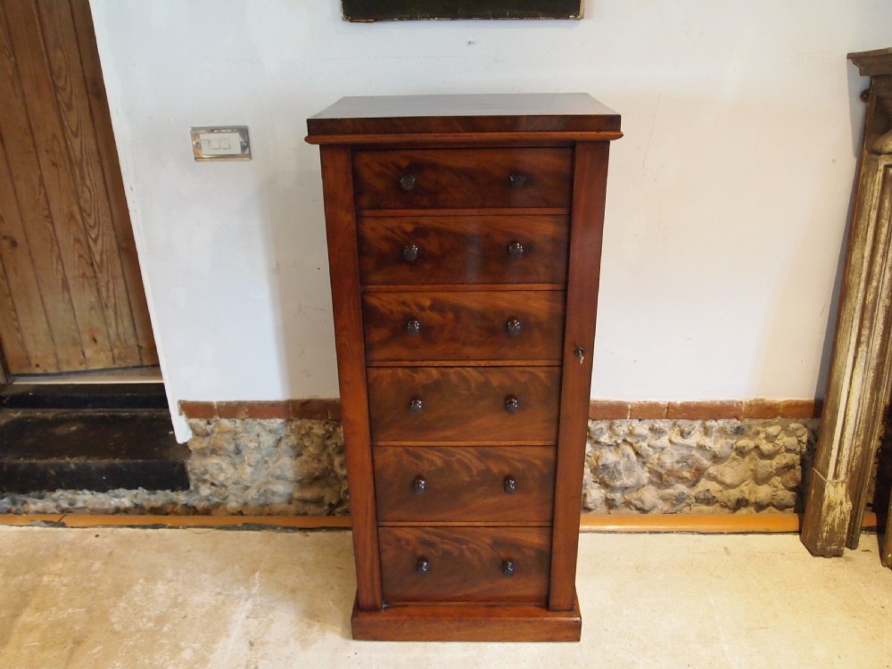 Chest of drawers fine Wellington flame Mahogany c1870 View V