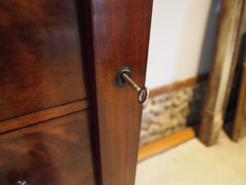 Chest of drawers fine Wellington flame Mahogany c1870 View VII