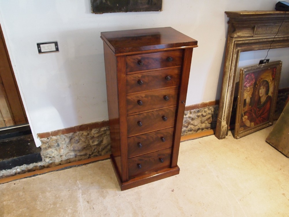 Chest of drawers fine Wellington flame Mahogany c1870 View VIII