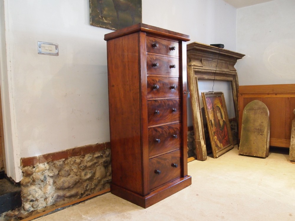 Chest of drawers fine Wellington flame Mahogany c1870 View X