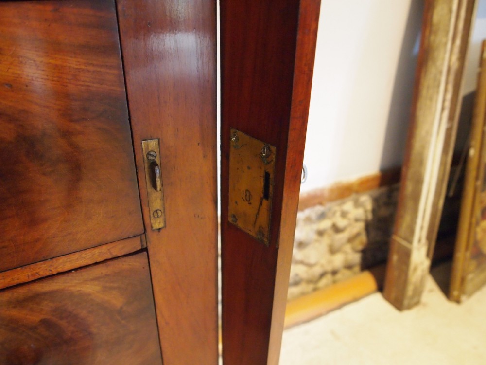 Chest of drawers fine Wellington flame Mahogany c1870 View XI