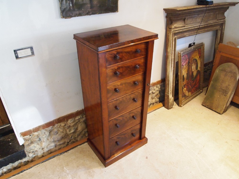 Chest of drawers fine Wellington flame Mahogany c1870 View XII