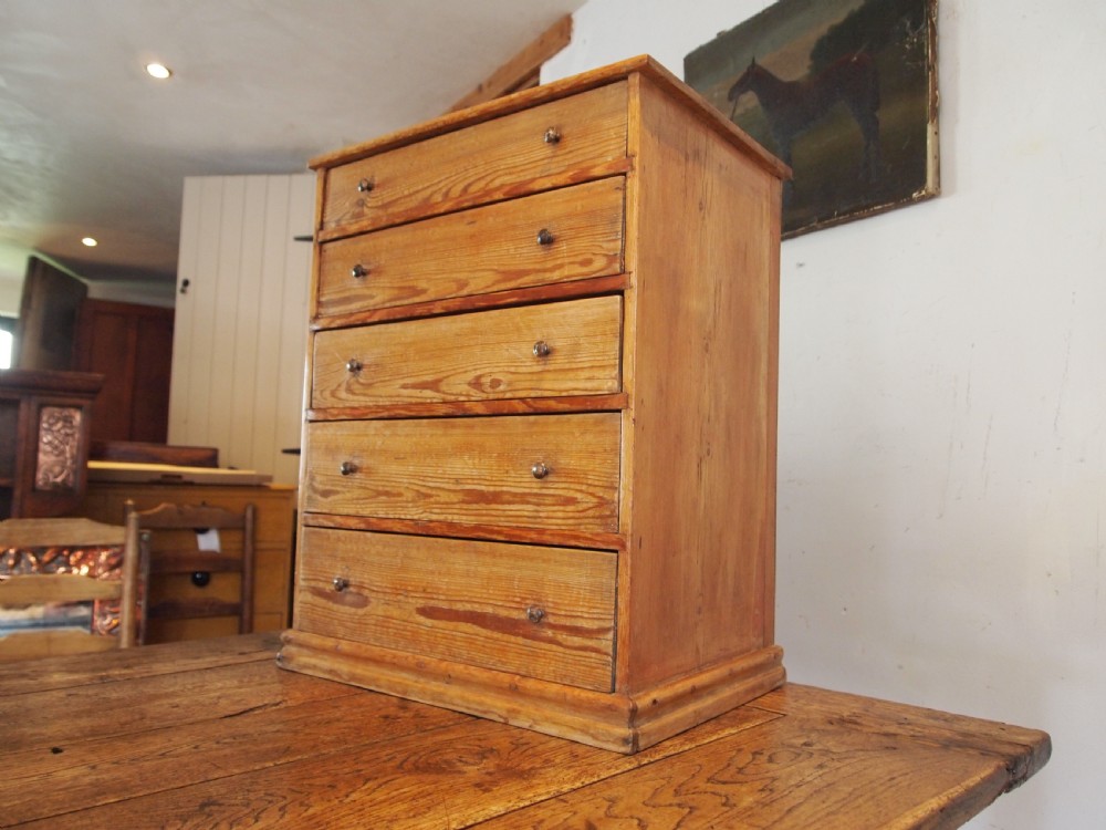 Chest of drawers collectors Pine c1910 View VI