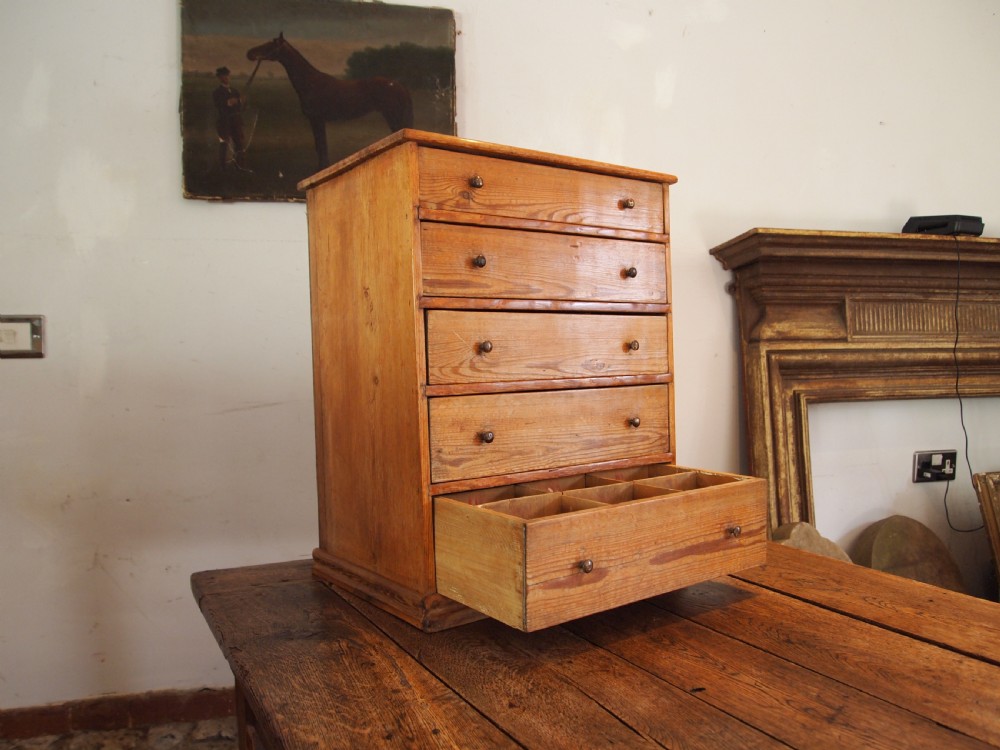 Chest of drawers collectors Pine c1910 View VII
