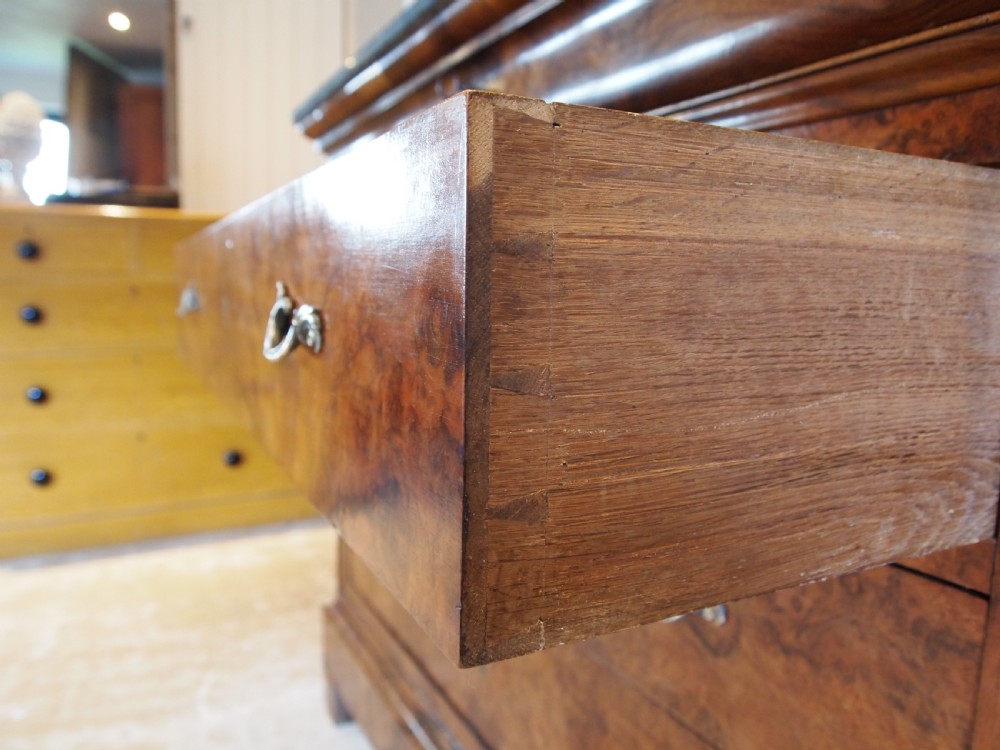 Chest of drawers fine Burr Walnut French c1800 View V