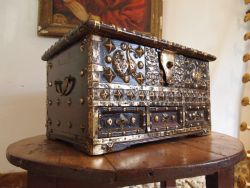 CHEST RARE SMALL 18TH CENTURY ZANZIBAR MARRIAGE CHEST C1740