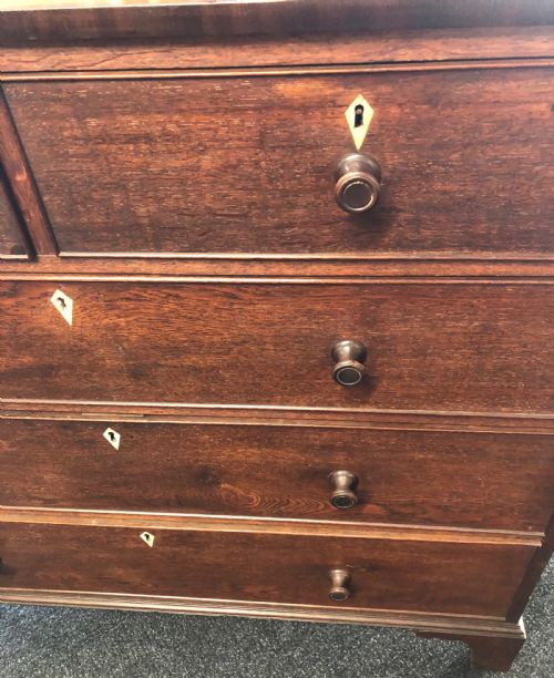 MID GEORGIAN OAK CHEST OF DRAWERS - ADDITIONAL PHOTO 3