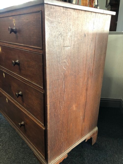 MID GEORGIAN OAK CHEST OF DRAWERS - ADDITIONAL PHOTO 1